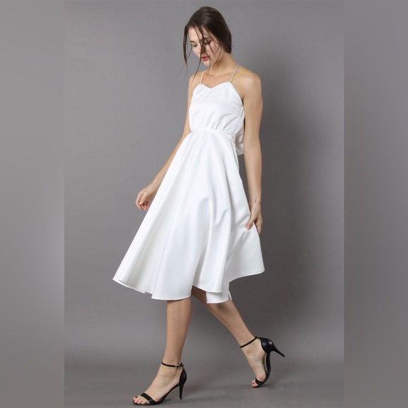 Minusey Luxurious White Cross-Strap Open Back‎ Dress - Picture 2 of 12